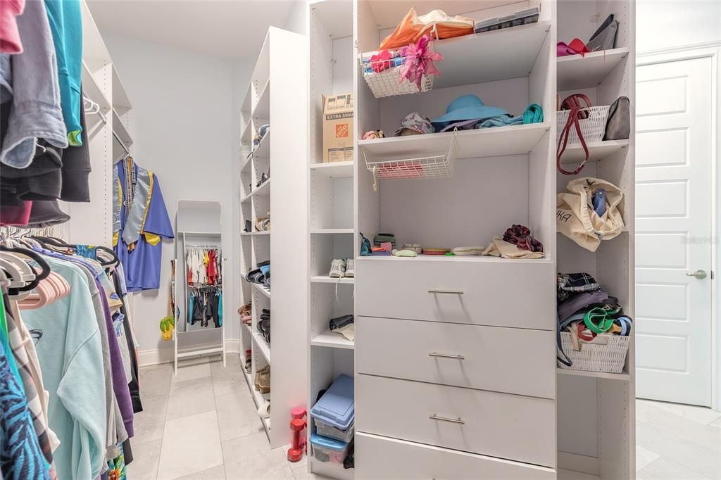 For Sale: $830,000 (3 beds, 3 baths, 2536 Square Feet)