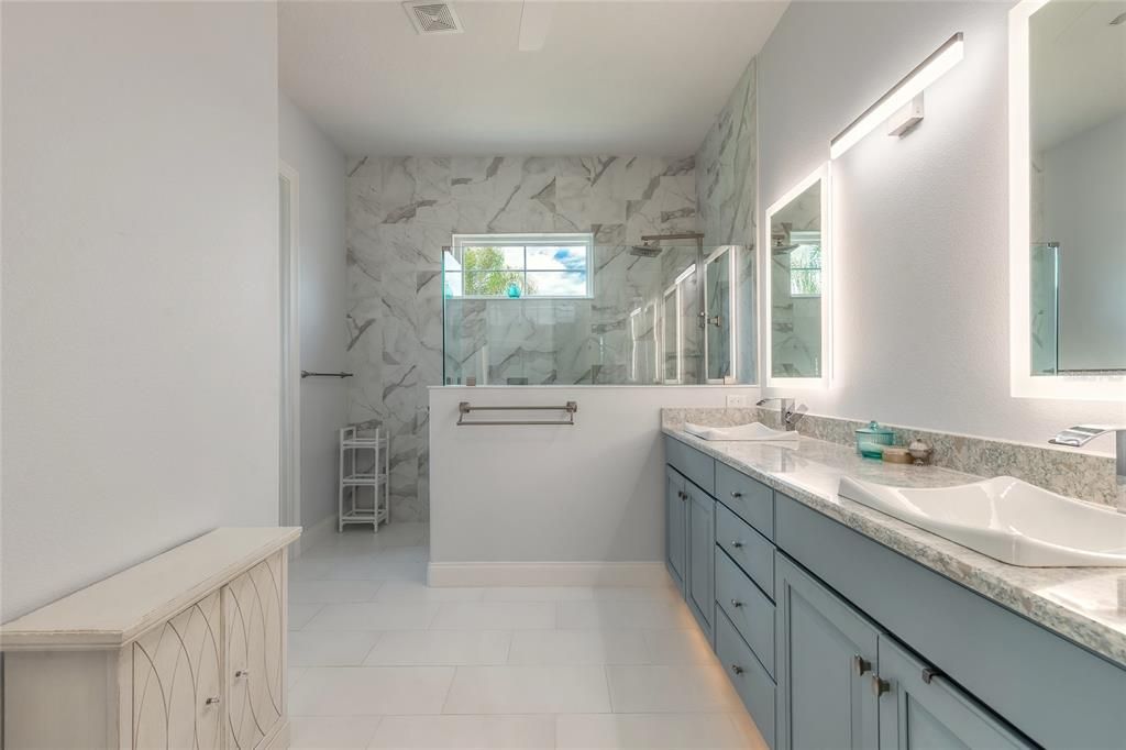 For Sale: $830,000 (3 beds, 3 baths, 2536 Square Feet)