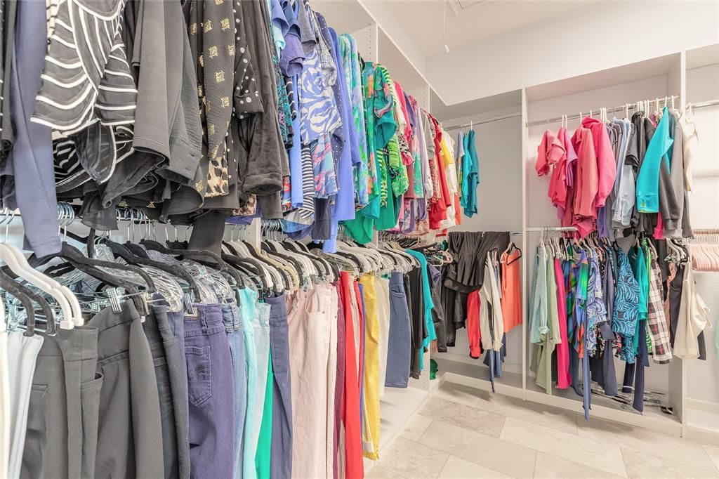 For Sale: $830,000 (3 beds, 3 baths, 2536 Square Feet)