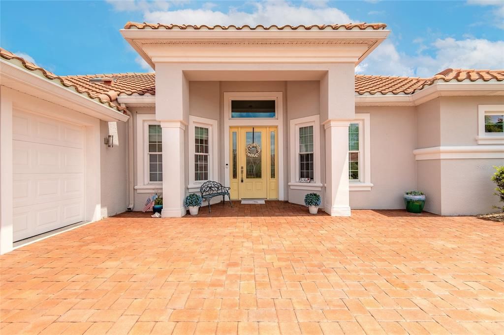 For Sale: $830,000 (3 beds, 3 baths, 2536 Square Feet)