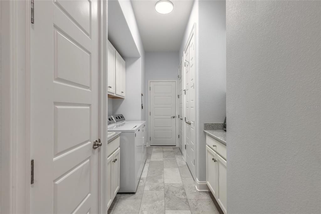 For Sale: $830,000 (3 beds, 3 baths, 2536 Square Feet)