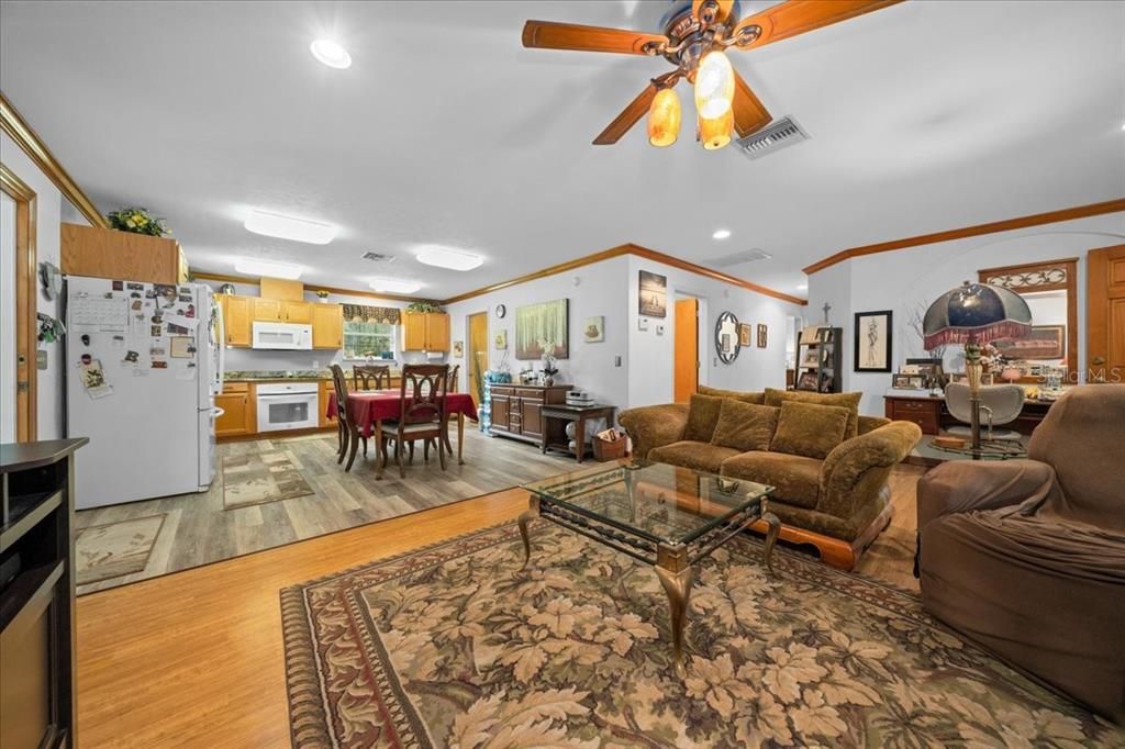 На продажу: $750,000 (3 спален, 2 ванн, 1426 Квадратных фут)