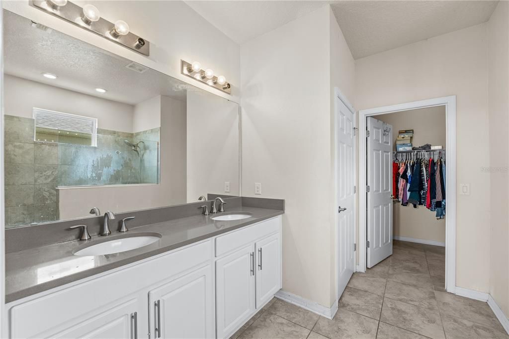 For Sale: $309,000 (2 beds, 2 baths, 1637 Square Feet)