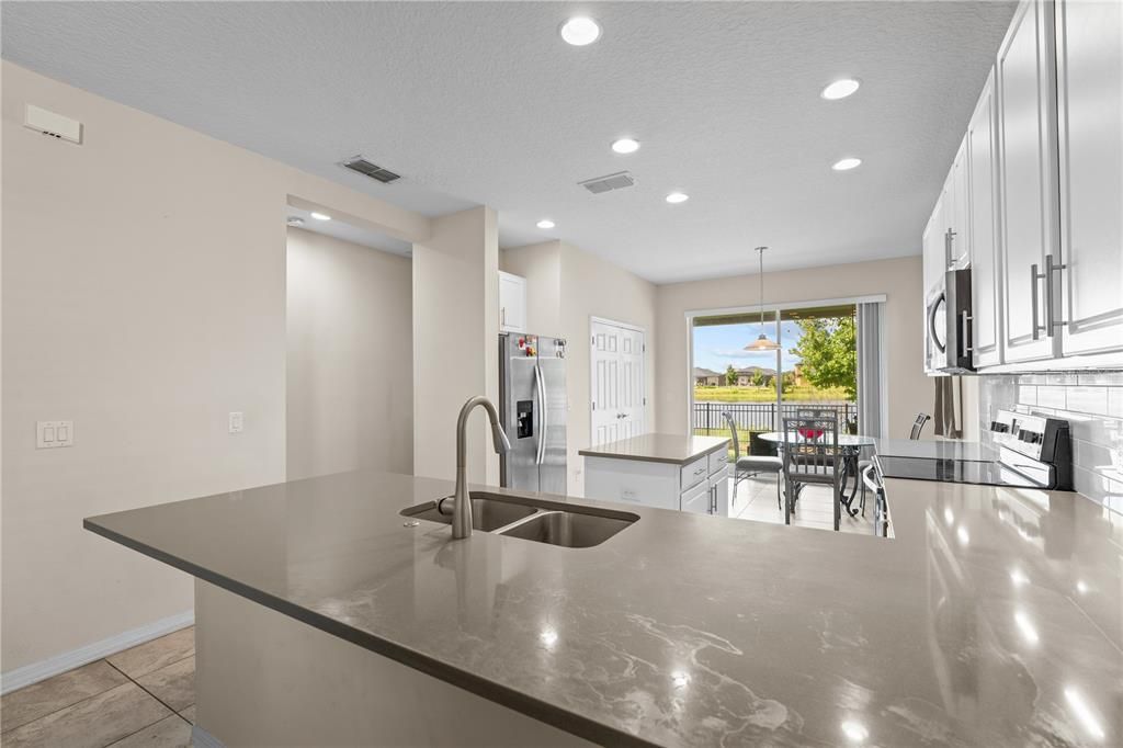 For Sale: $309,000 (2 beds, 2 baths, 1637 Square Feet)