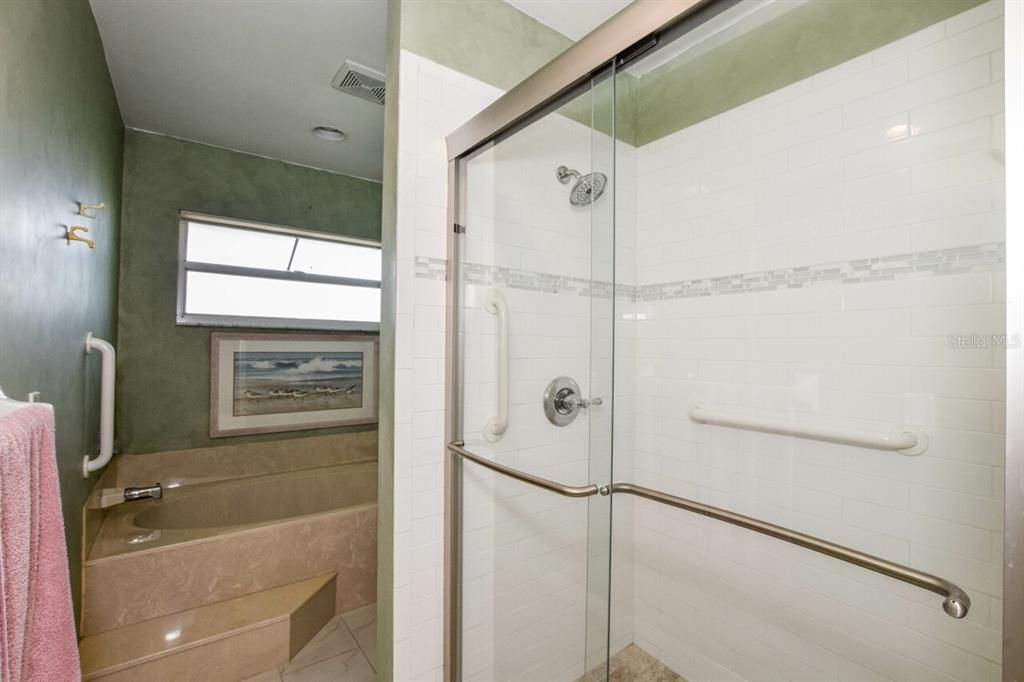 Под контрактом: $295,000 (2 спален, 2 ванн, 1492 Квадратных фут)