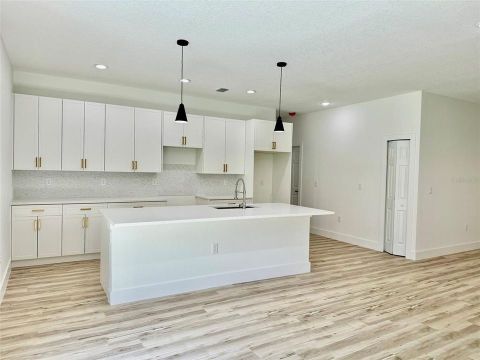 出租: $1,950 (4 贝兹, 2 浴室, 1503 平方英尺)