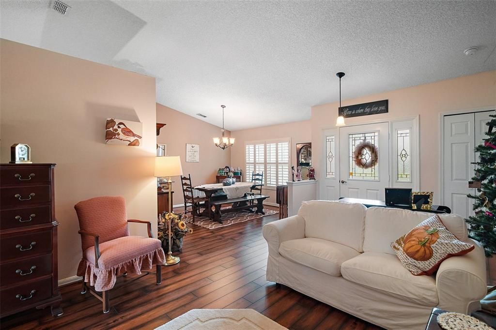 Active With Contract: $289,900 (3 beds, 2 baths, 1785 Square Feet)