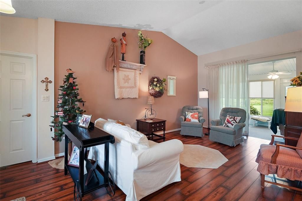 Active With Contract: $289,900 (3 beds, 2 baths, 1785 Square Feet)