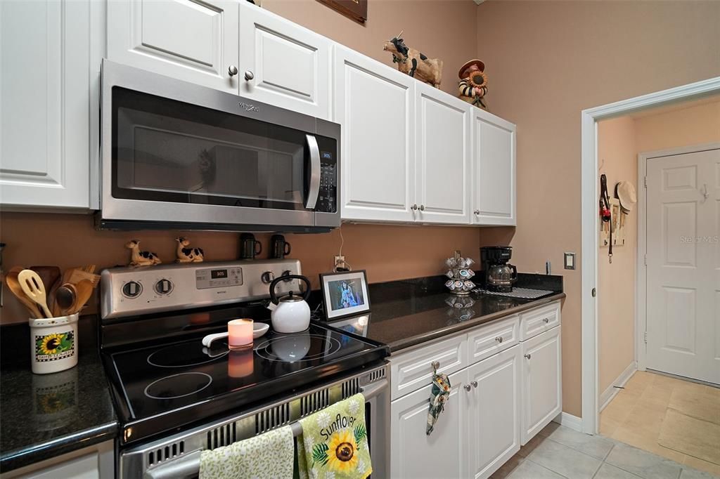 Active With Contract: $289,900 (3 beds, 2 baths, 1785 Square Feet)