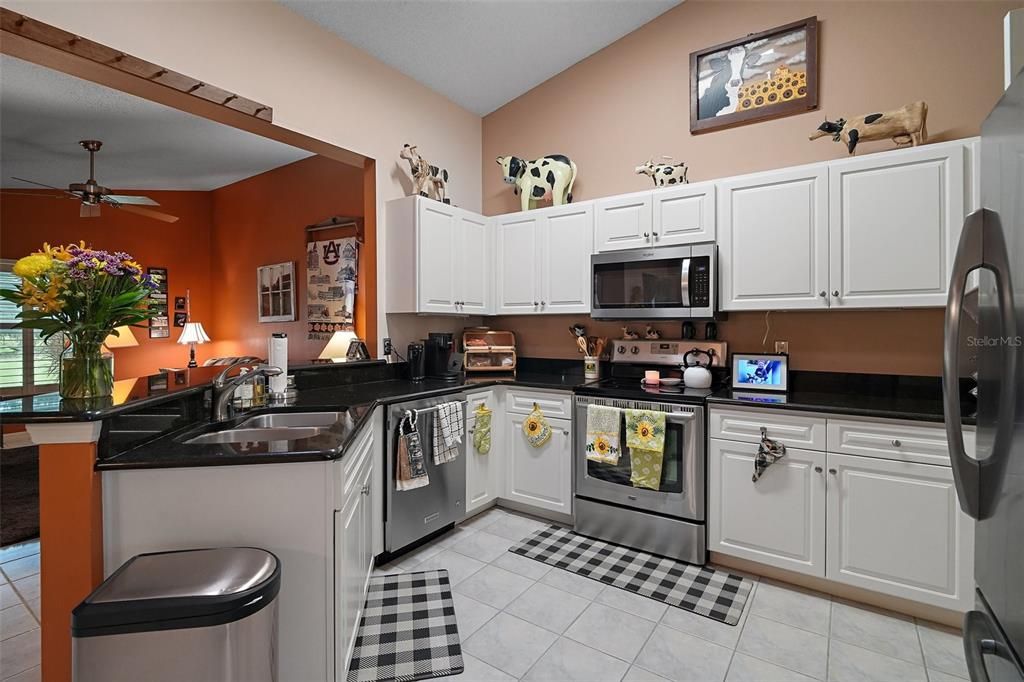 Active With Contract: $289,900 (3 beds, 2 baths, 1785 Square Feet)