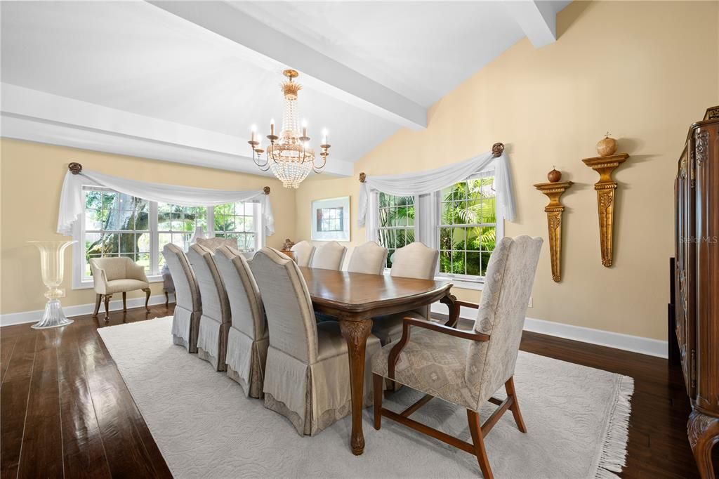 На продажу: $4,399,000 (10 спален, 9 ванн, 10619 Квадратных фут)