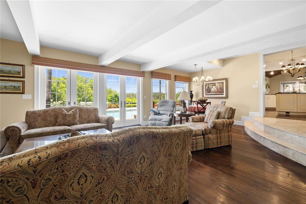 На продажу: $4,399,000 (10 спален, 9 ванн, 10619 Квадратных фут)