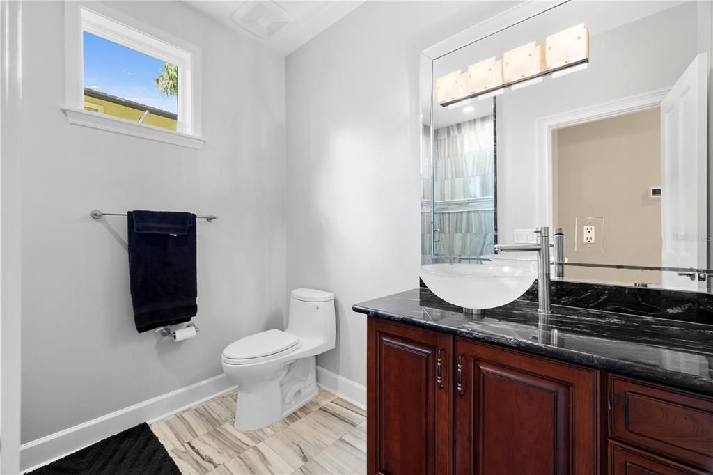 На продажу: $4,399,000 (10 спален, 9 ванн, 10619 Квадратных фут)