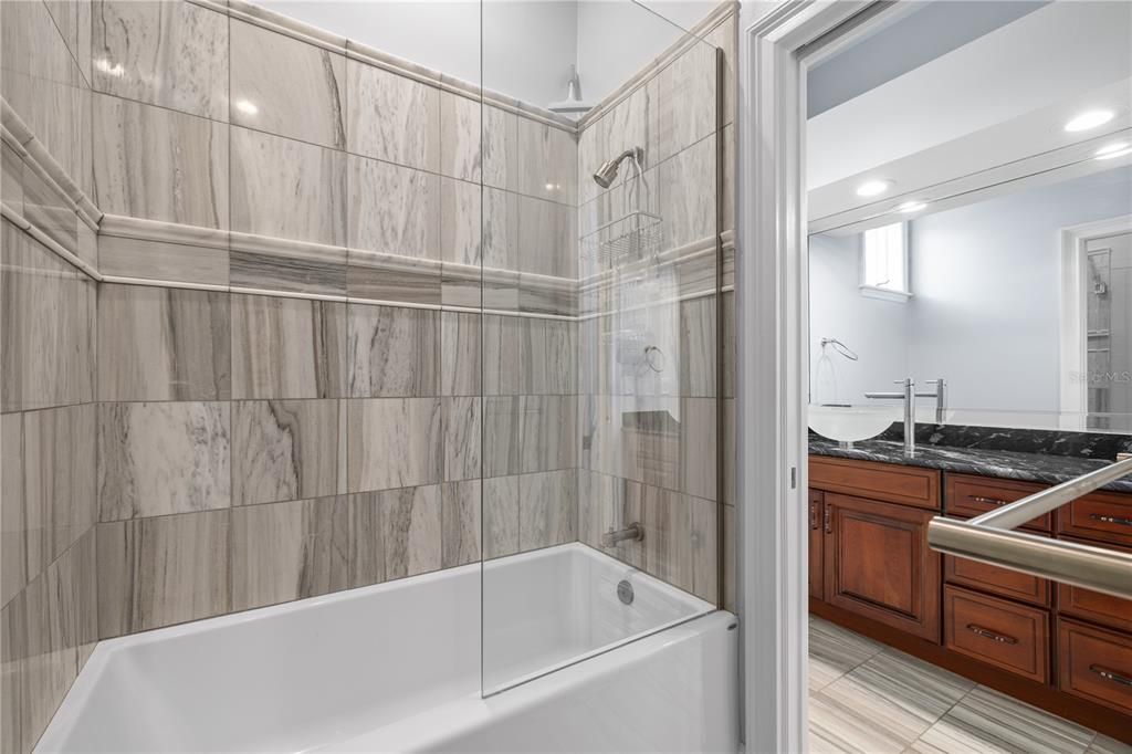 На продажу: $4,399,000 (10 спален, 9 ванн, 10619 Квадратных фут)