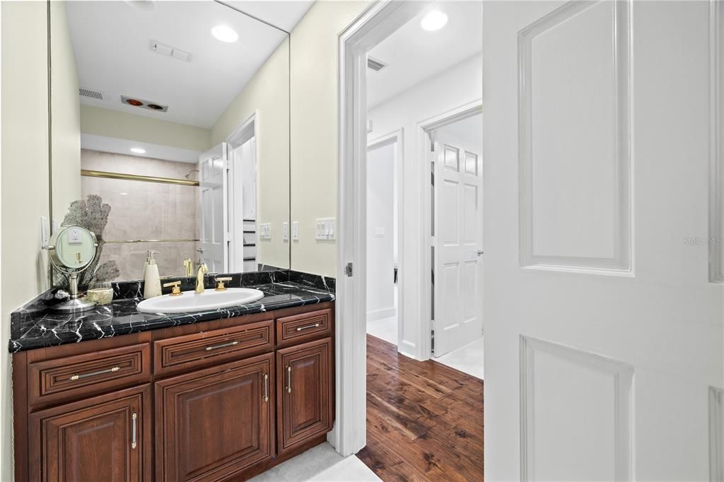 На продажу: $4,399,000 (10 спален, 9 ванн, 10619 Квадратных фут)