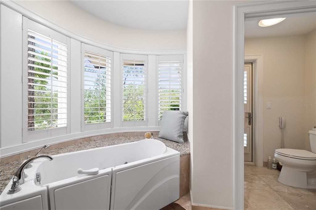 На продажу: $4,399,000 (10 спален, 9 ванн, 10619 Квадратных фут)