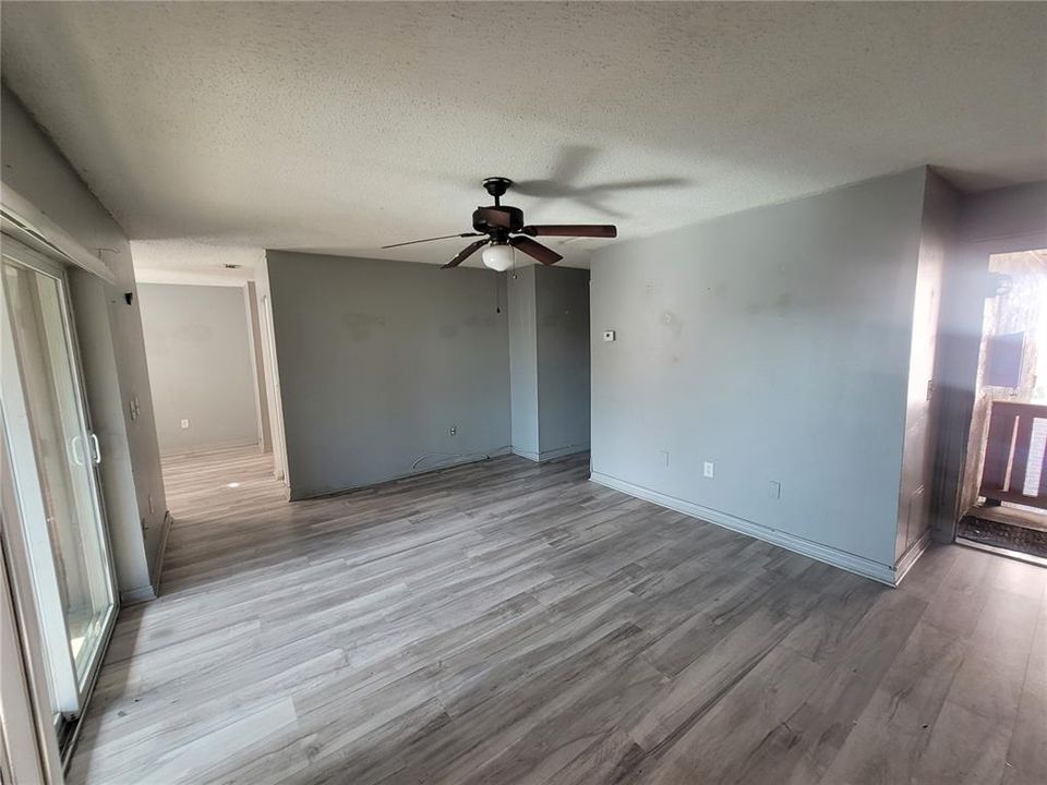 For Sale: $109,000 (2 beds, 2 baths, 940 Square Feet)