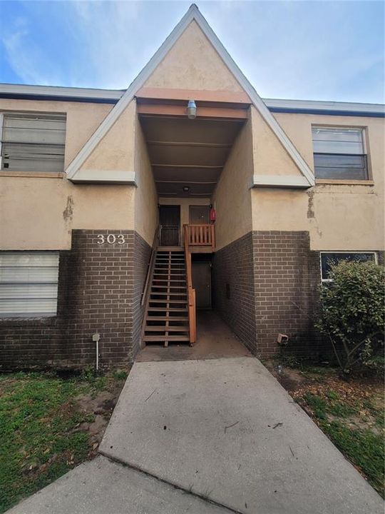 For Sale: $109,000 (2 beds, 2 baths, 940 Square Feet)