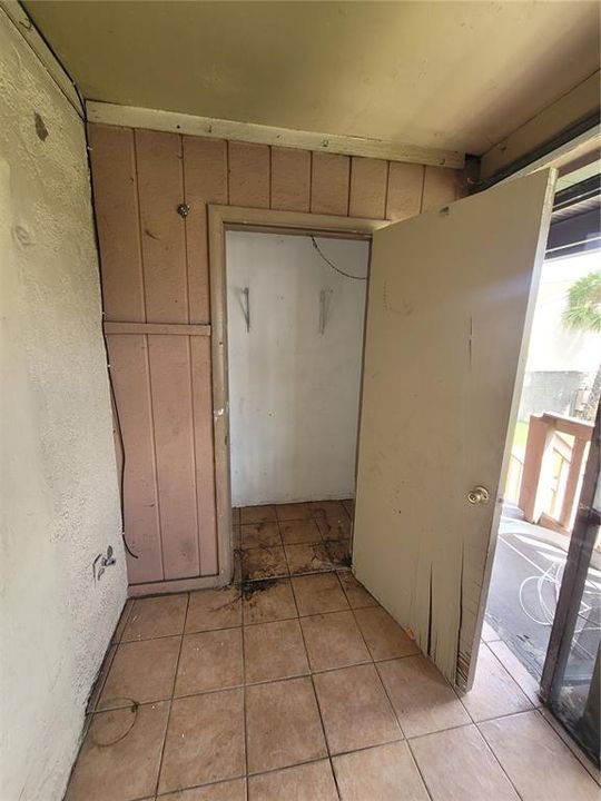 For Sale: $109,000 (2 beds, 2 baths, 940 Square Feet)