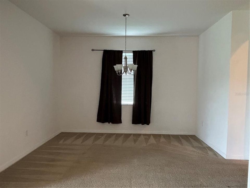 合同活跃: $2,050 (4 贝兹, 2 浴室, 1952 平方英尺)