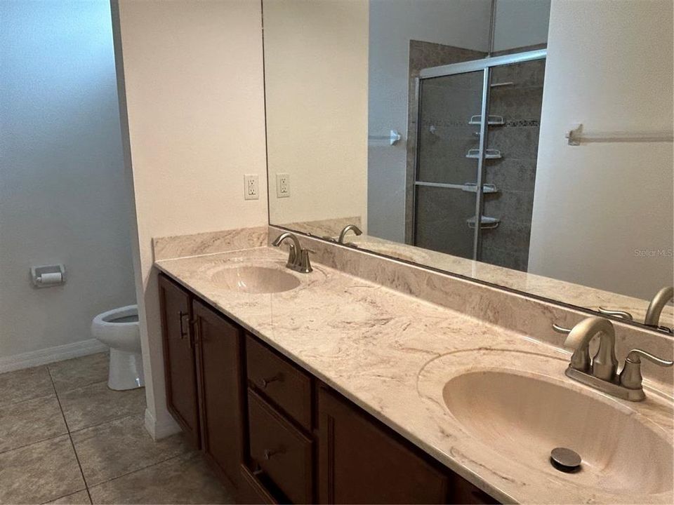 合同活跃: $2,050 (4 贝兹, 2 浴室, 1952 平方英尺)