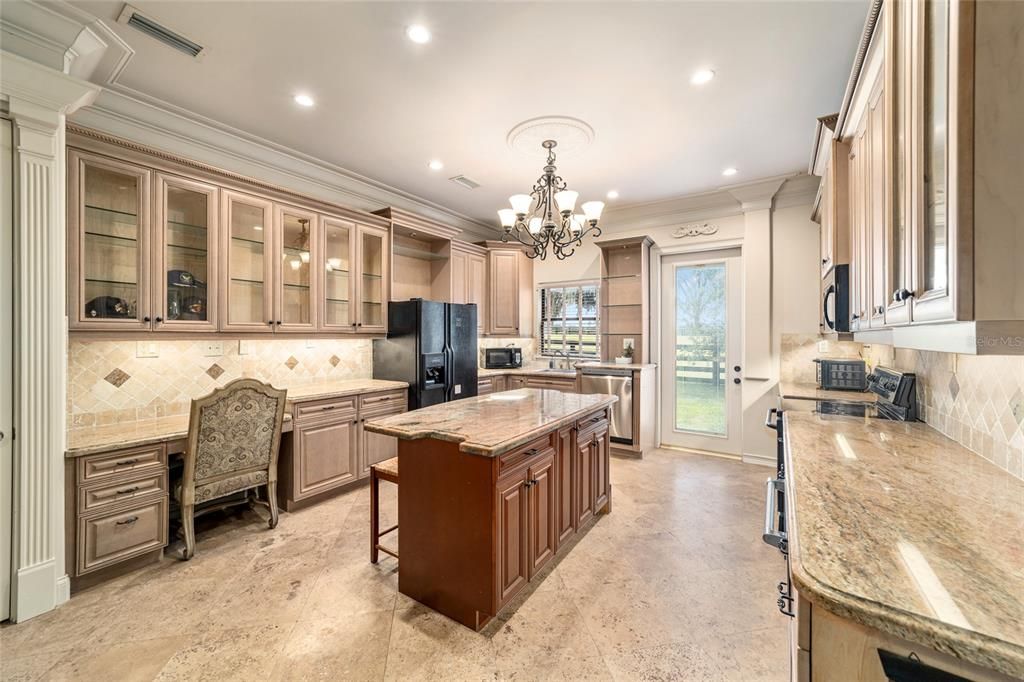 En Venta: $2,790,000 (3 camas, 2 baños, 2000 Pies cuadrados)