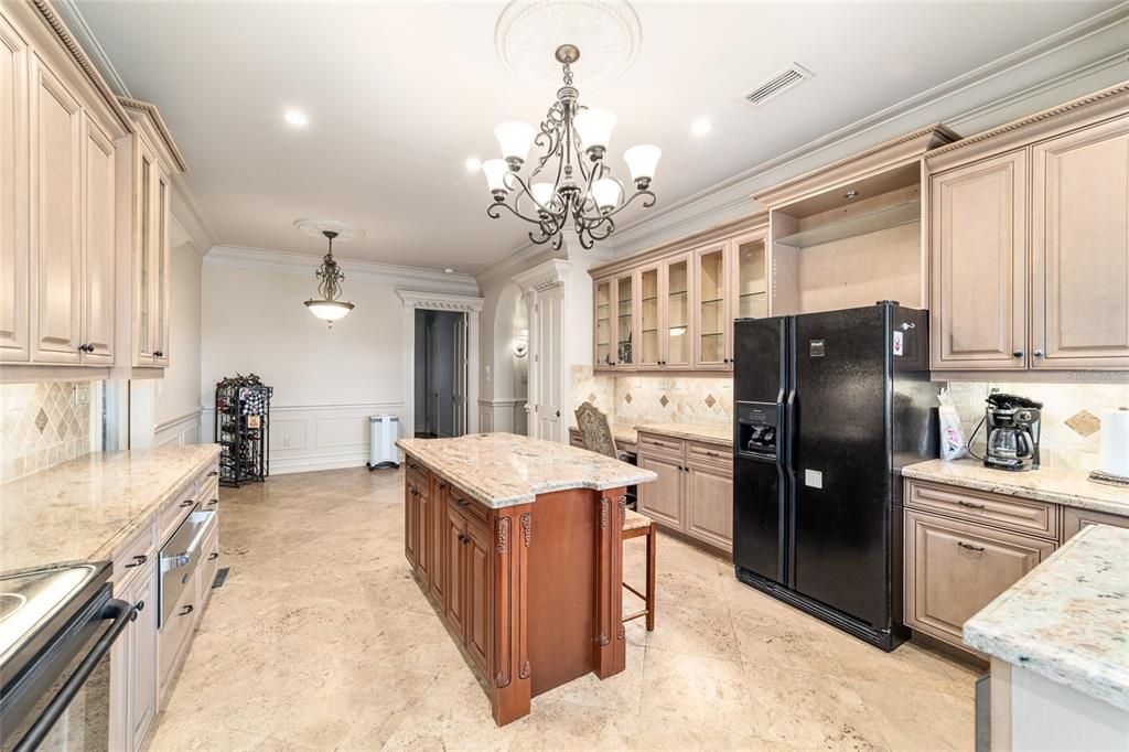 En Venta: $2,790,000 (3 camas, 2 baños, 2000 Pies cuadrados)