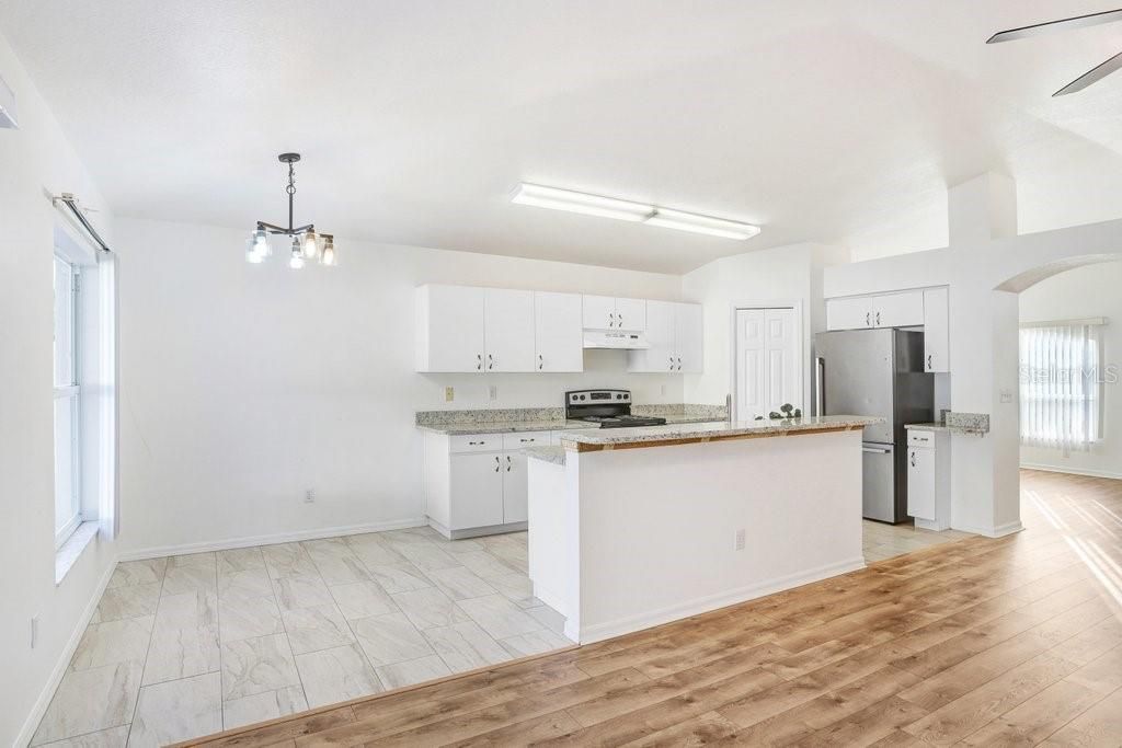 待售: $365,000 (3 贝兹, 2 浴室, 1629 平方英尺)