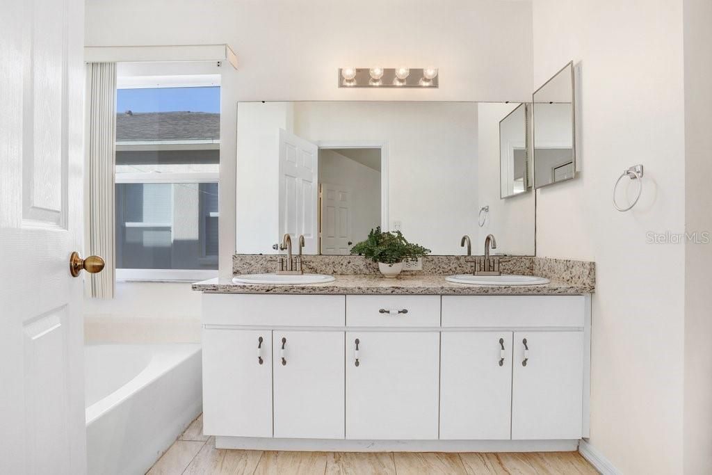 待售: $365,000 (3 贝兹, 2 浴室, 1629 平方英尺)