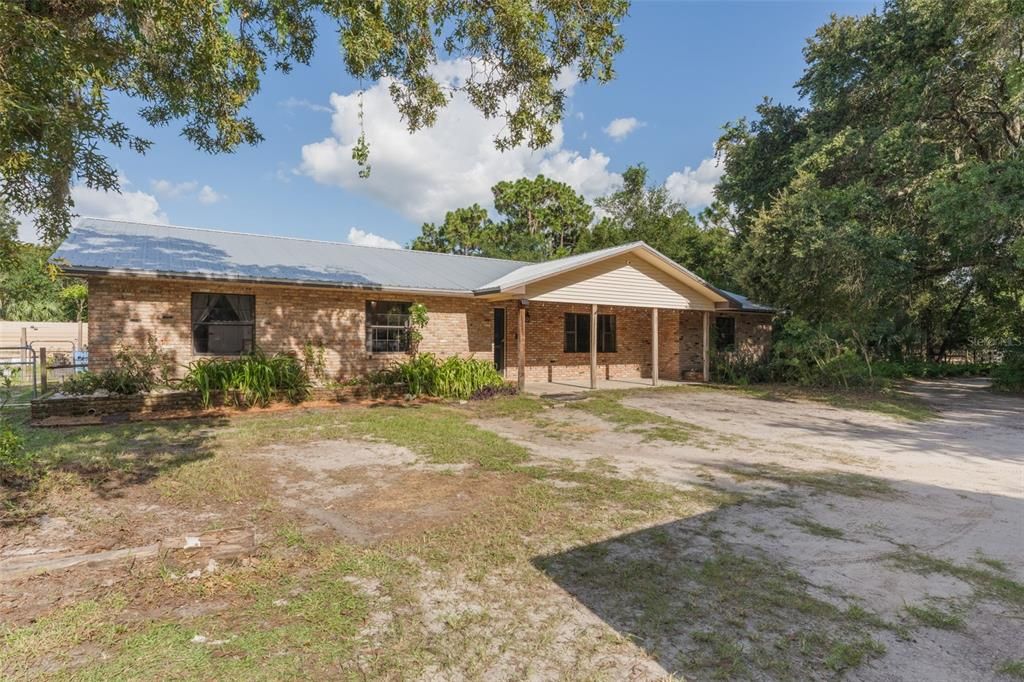 合同活跃: $895,000 (4 贝兹, 3 浴室, 2804 平方英尺)