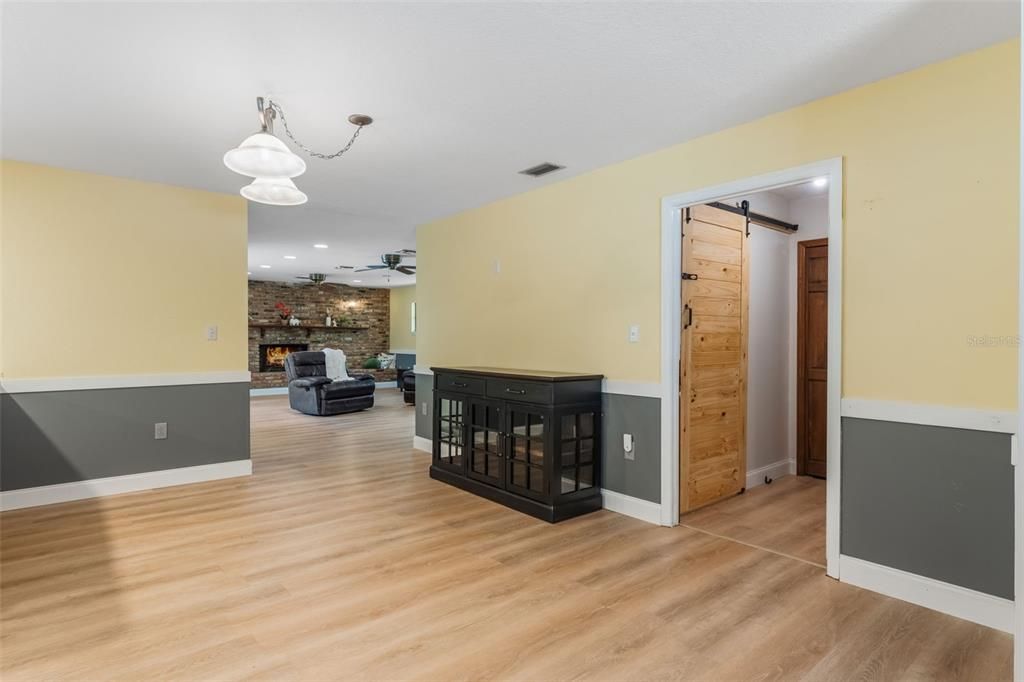 合同活跃: $895,000 (4 贝兹, 3 浴室, 2804 平方英尺)