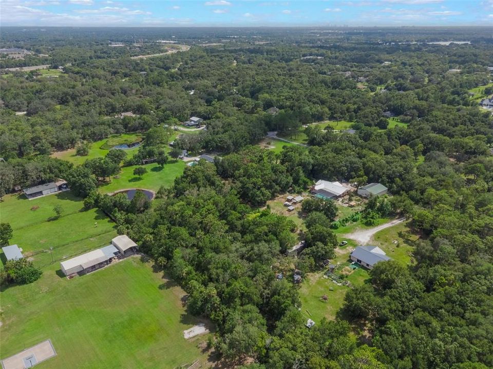 合同活跃: $895,000 (4 贝兹, 3 浴室, 2804 平方英尺)