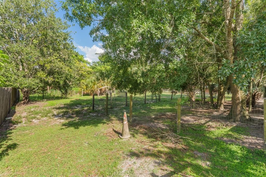 合同活跃: $895,000 (4 贝兹, 3 浴室, 2804 平方英尺)