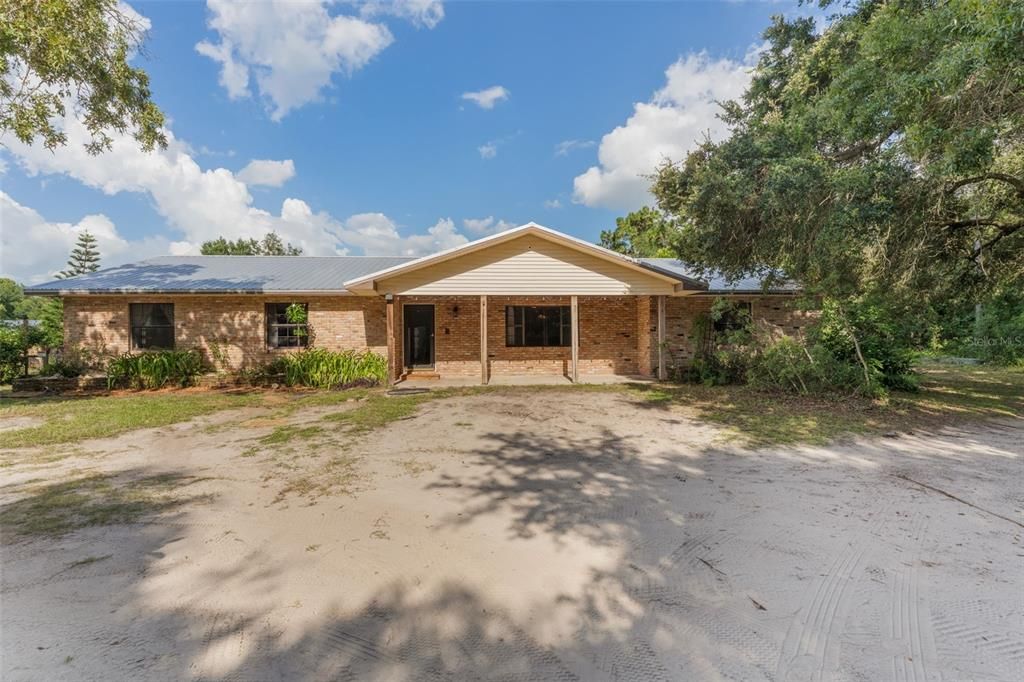 合同活跃: $895,000 (4 贝兹, 3 浴室, 2804 平方英尺)