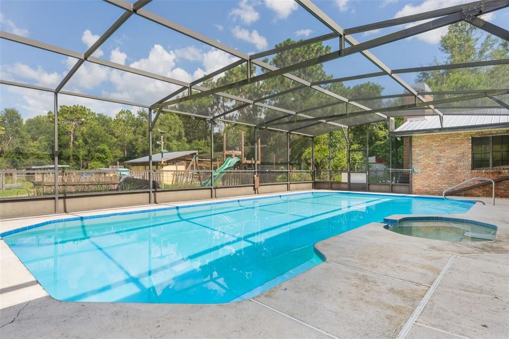 合同活跃: $895,000 (4 贝兹, 3 浴室, 2804 平方英尺)