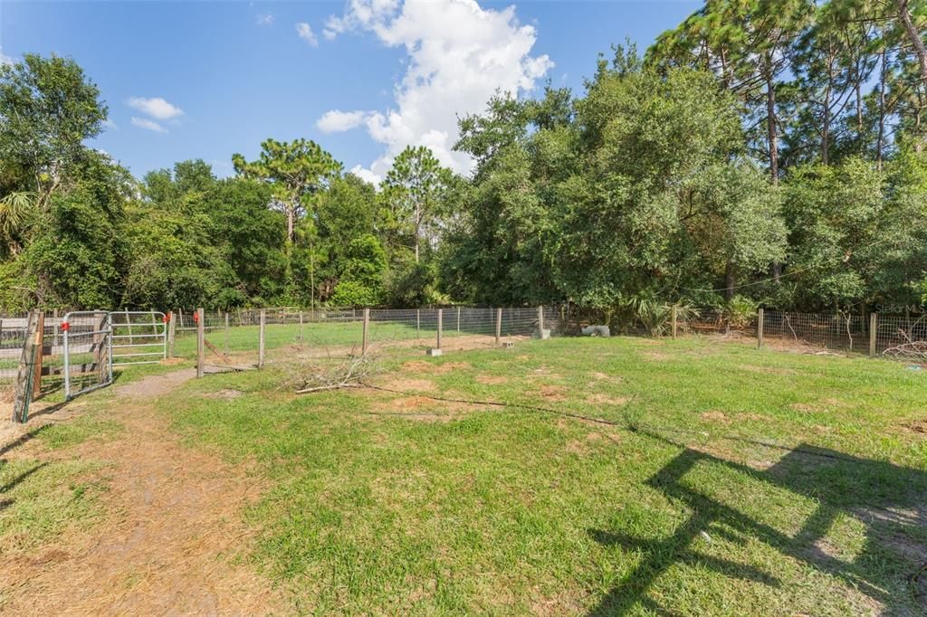 合同活跃: $895,000 (4 贝兹, 3 浴室, 2804 平方英尺)