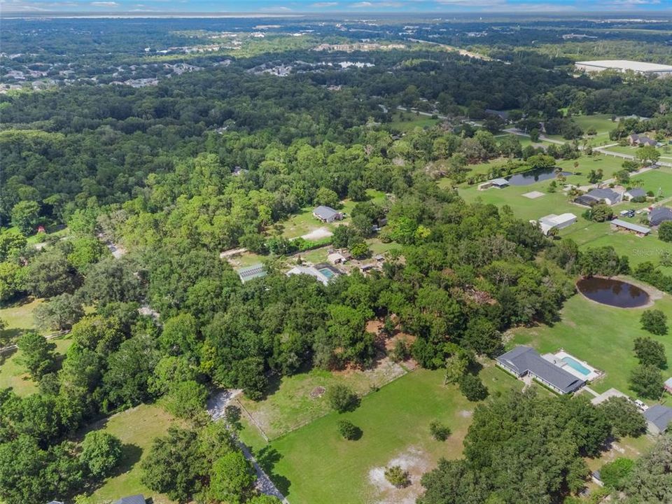 合同活跃: $895,000 (4 贝兹, 3 浴室, 2804 平方英尺)