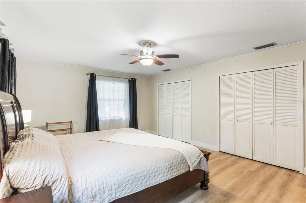 合同活跃: $895,000 (4 贝兹, 3 浴室, 2804 平方英尺)