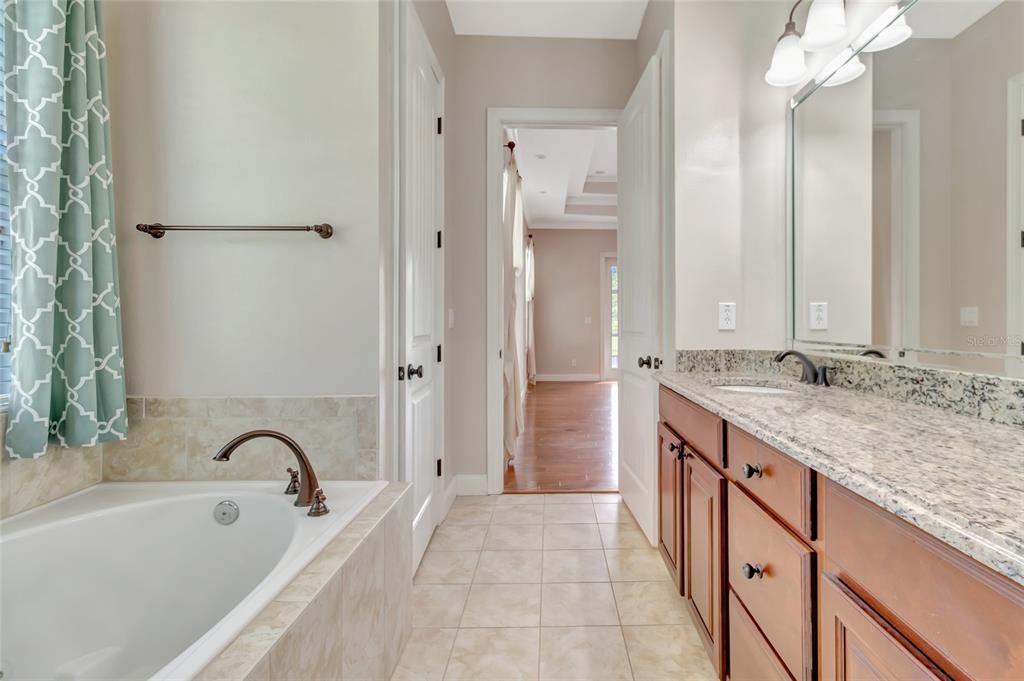 En Venta: $749,900 (4 camas, 3 baños, 3592 Pies cuadrados)