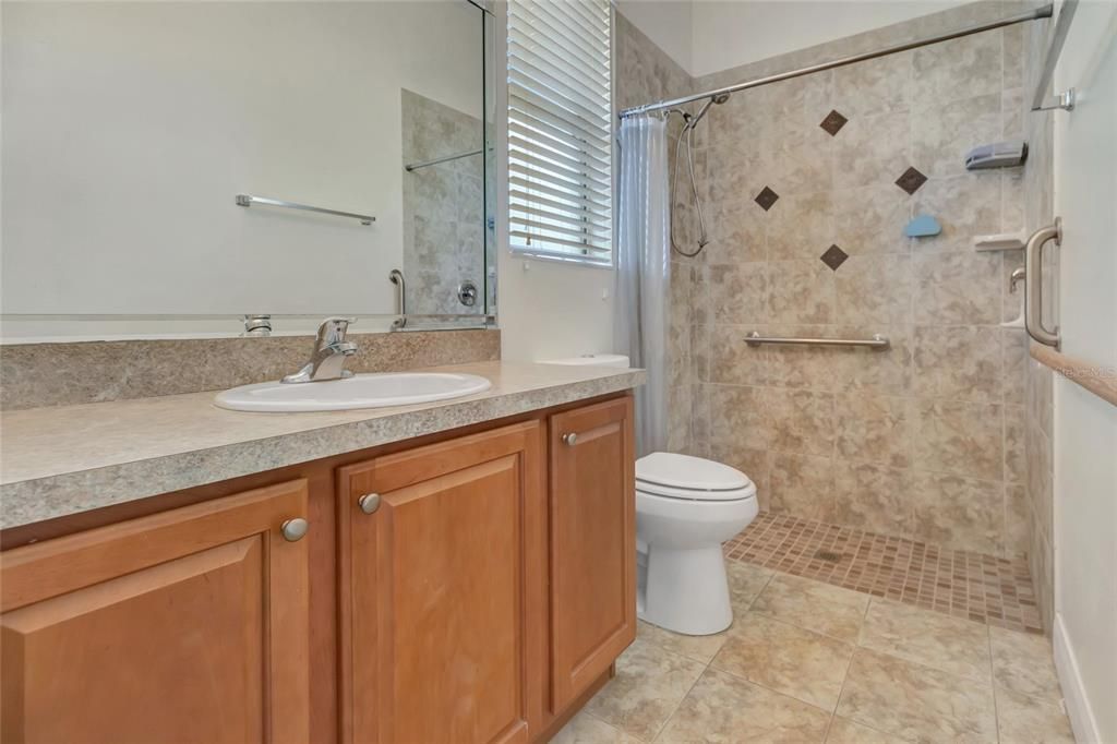 En Venta: $749,900 (4 camas, 3 baños, 3592 Pies cuadrados)