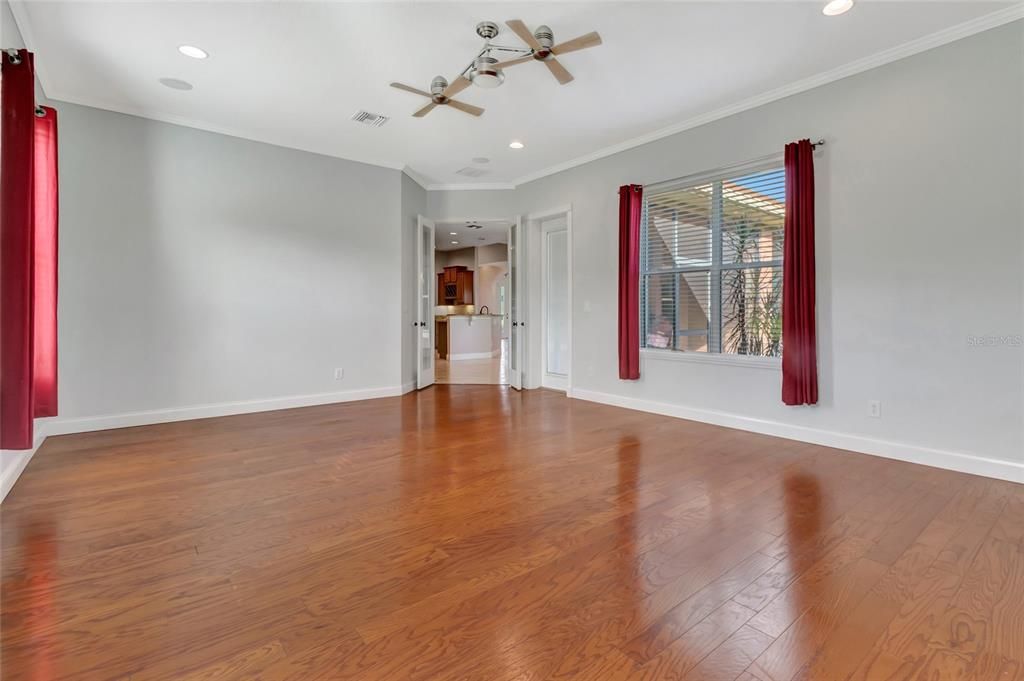 En Venta: $749,900 (4 camas, 3 baños, 3592 Pies cuadrados)