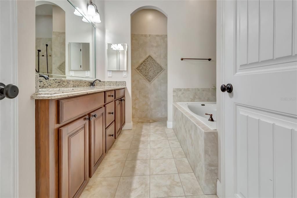 En Venta: $749,900 (4 camas, 3 baños, 3592 Pies cuadrados)