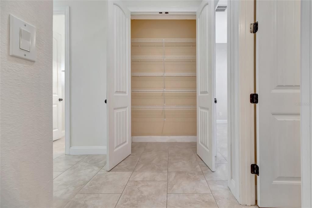 En Venta: $749,900 (4 camas, 3 baños, 3592 Pies cuadrados)