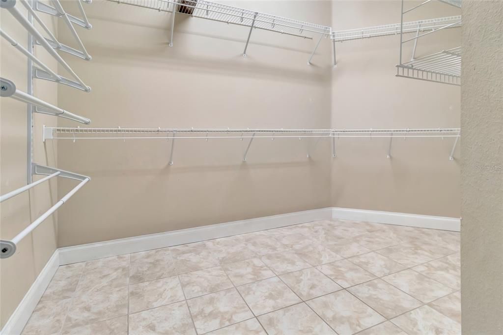 En Venta: $749,900 (4 camas, 3 baños, 3592 Pies cuadrados)