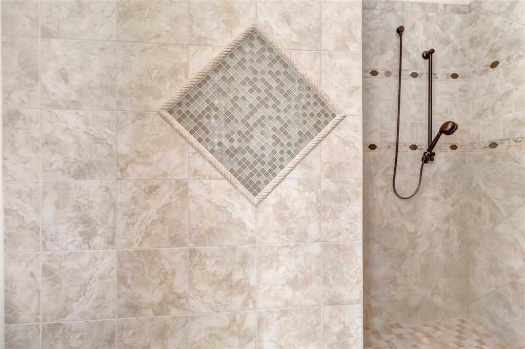 En Venta: $749,900 (4 camas, 3 baños, 3592 Pies cuadrados)