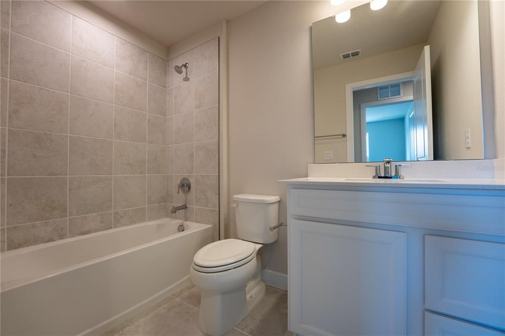 Activo con contrato: $349,990 (3 camas, 2 baños, 1687 Pies cuadrados)