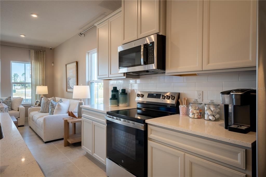 Activo con contrato: $349,990 (3 camas, 2 baños, 1687 Pies cuadrados)