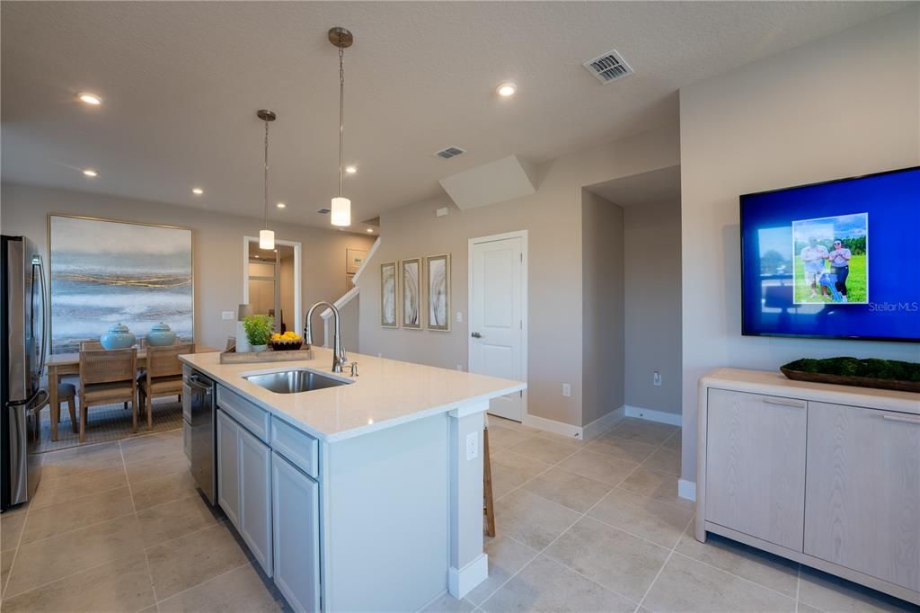 Activo con contrato: $349,990 (3 camas, 2 baños, 1687 Pies cuadrados)