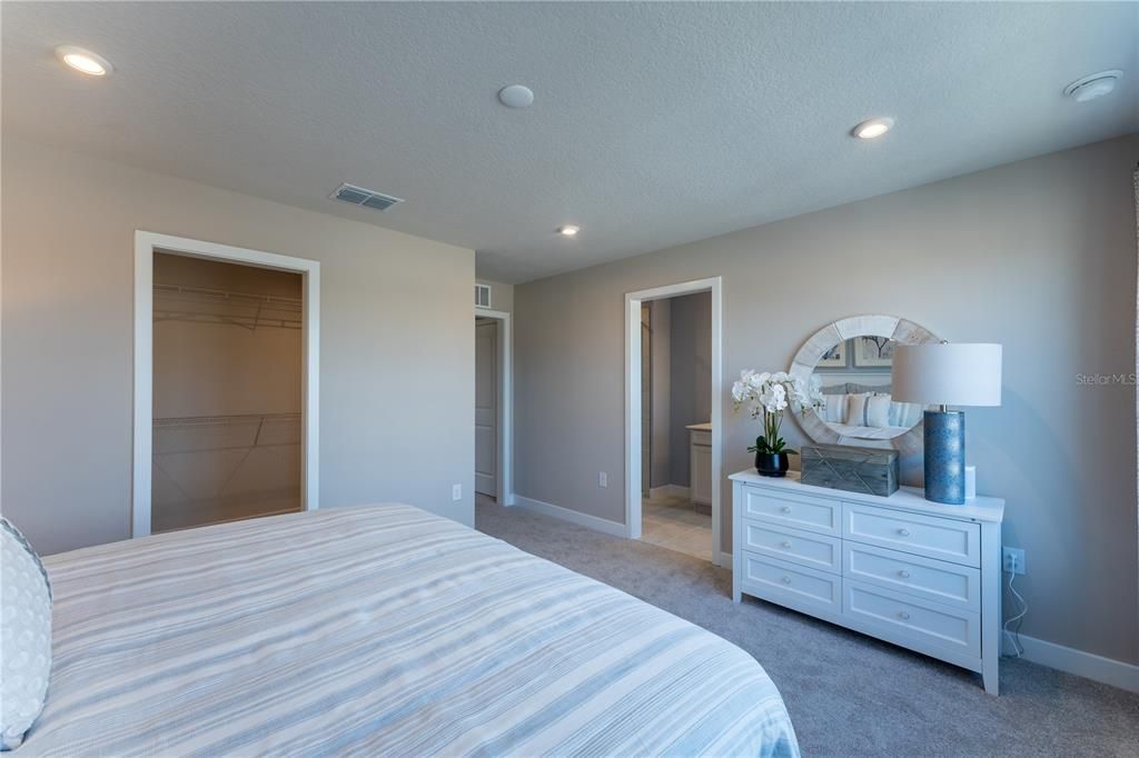 Activo con contrato: $349,990 (3 camas, 2 baños, 1687 Pies cuadrados)