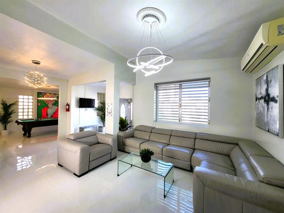 待售: $1,400,000 (8 贝兹, 7 浴室, 4014 平方英尺)